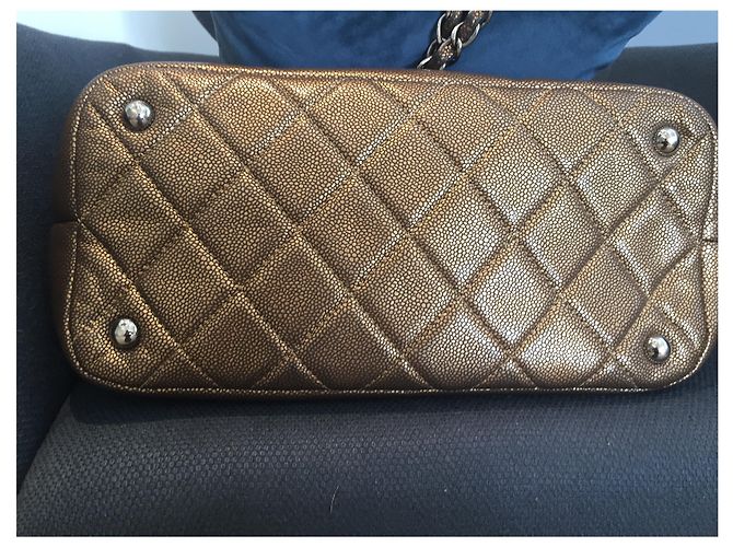 Borsa Shopping Chanel Timeless CC in Pelle Bronzo - vista 3