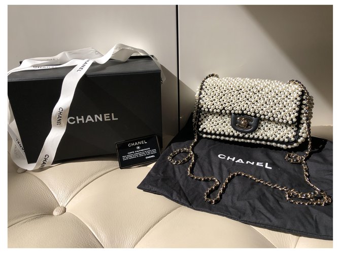 Timeless Chanel Pearl bag,limited Black Silk ref.216984 - Joli Closet