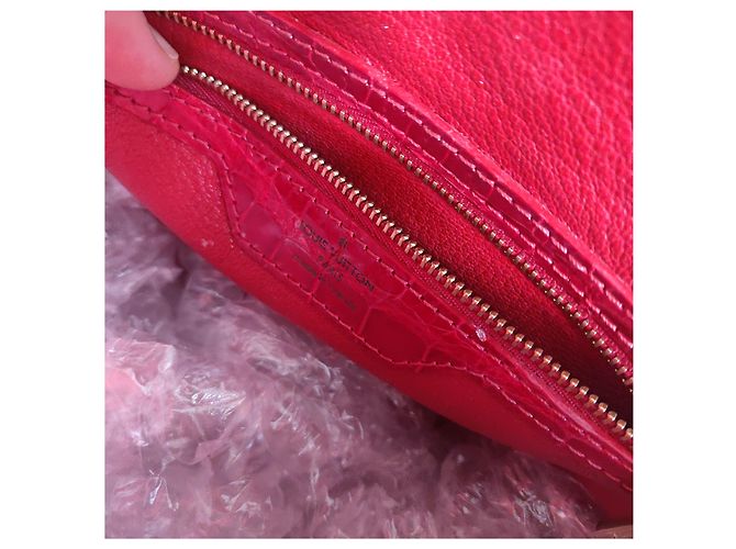Borsa a mano Louis Vuitton Lockit in coccodrillo rosso - vista 14