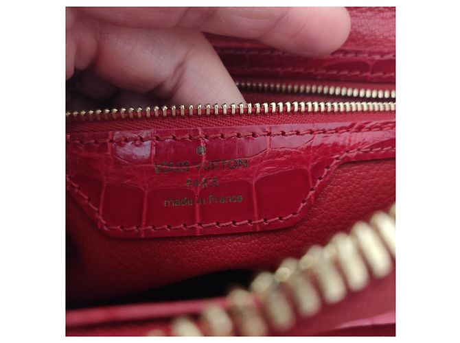 Borsa a mano Louis Vuitton Lockit in coccodrillo rosso - vista 5
