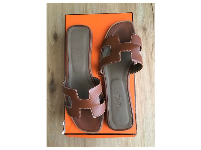 Hermès Oran Sandalen Leder Gold Karamell - Ansicht 5