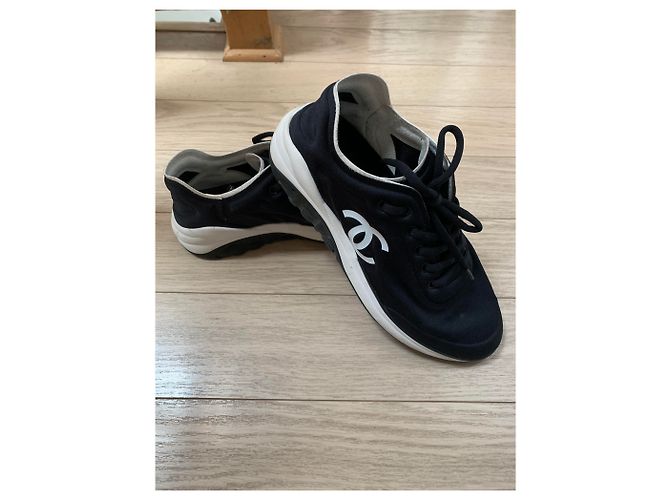 Chanel sneakers morbide bianche e nere Nero Bianco - vista 3