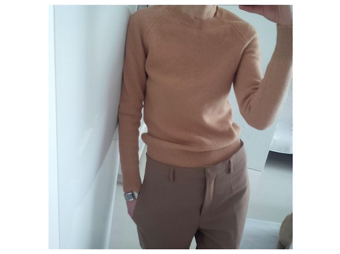 uniqlo 100% Wollpullover mit Rundhalsausschnitt in Kamelbraun. Größe XS. - Ansicht 2