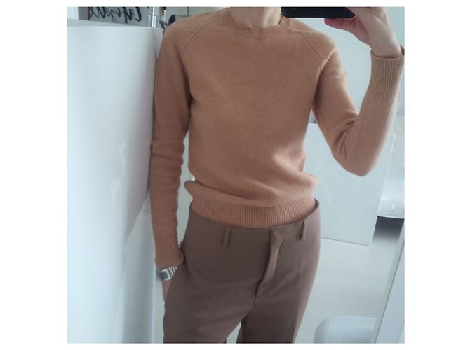 uniqlo 100% Wollpullover mit Rundhalsausschnitt in Kamelbraun. Größe XS. - Ansicht 3