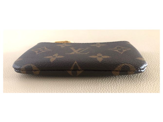 Louis Vuitton key pouch in monogram canvas Brown - view 4