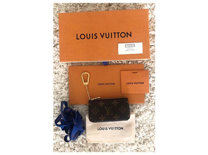 Louis Vuitton key pouch in monogram canvas Brown - view 7