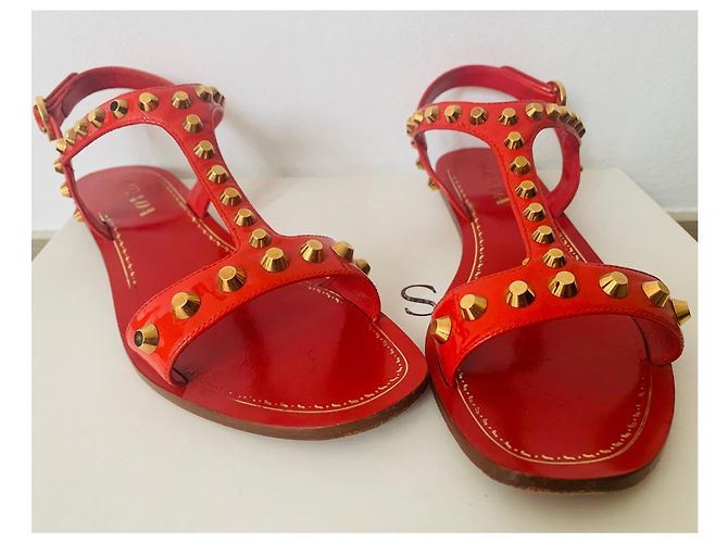Sandali bassi Prada in vernice rossa con borchie Rosso - vista 2