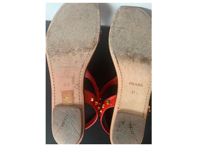 Sandali bassi Prada in vernice rossa con borchie Rosso - vista 7