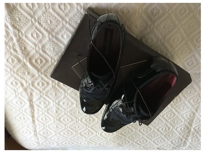 Louis Vuitton Scarpe derby in vernice nera LV Nero - vista 8