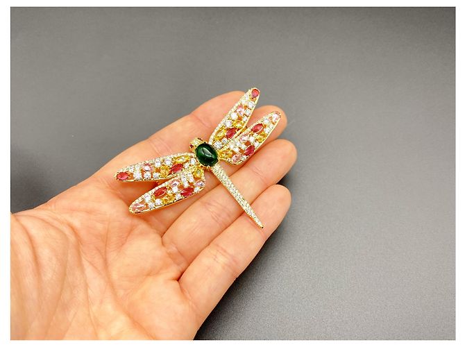 Autre Marque Spilla libellula in metallo placcato oro e cristalli multicolori Gold hardware - vista 5