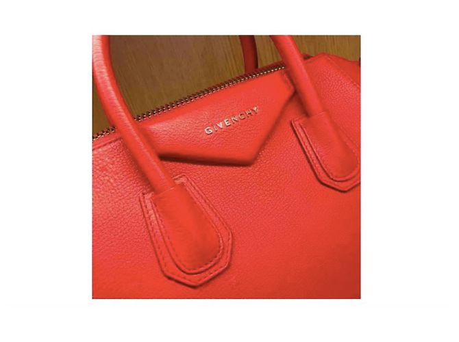 Givenchy BORSA MINI ANTIGONA IN PELLE MARTELLATA Rosso - vista 4