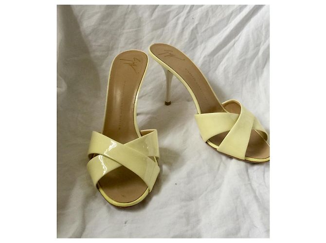 Giuseppe Zanotti Sandali in vernice Bianco Giallo - vista 6