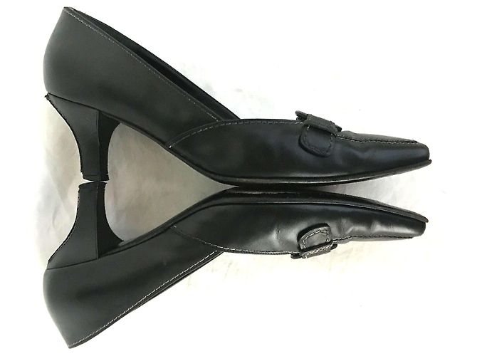 Décolleté Salvatore Ferragamo in pelle nera a punta Nero - vista 10