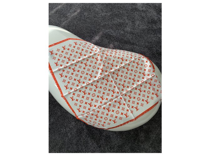 Louis Vuitton Bufandas de seda Roja - vista 2