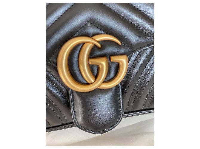 Marmont Gucci Borsa a spalla matelassé piccola Nero - vista 12