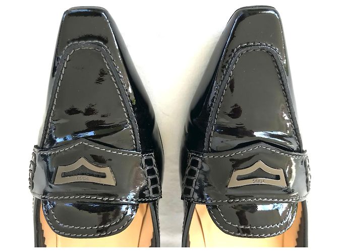Décolleté Tod's in vernice nera con tacco medio - vista 2