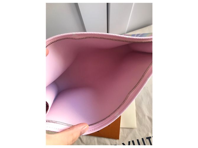 Clutch Louis Vuitton PO 26 in pelle rosa - vista 5