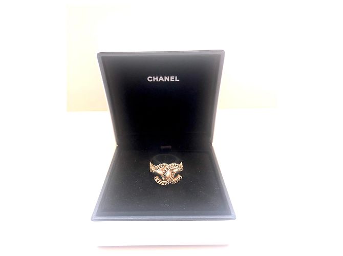 Chanel CC Gold hardware - vista 3