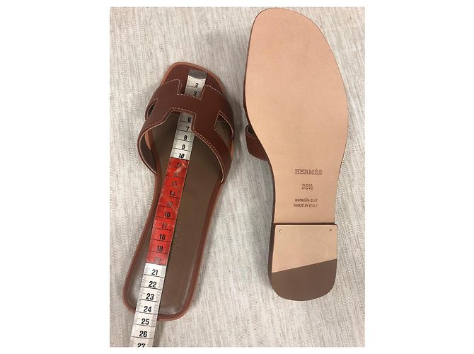 Hermès HERMES ORAN FLAT SANDALS NAGELNEU Braun - Ansicht 6