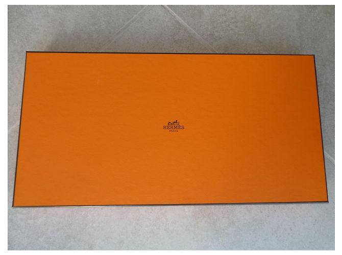Scialle di cachemire e seta Hermès, Modello TOHU-BOHU con la sua scatola - vista 9