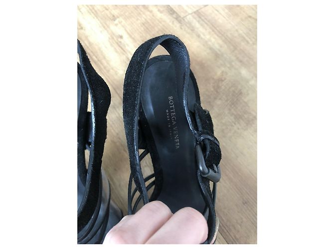 Stupendi tacchi neri di Bottega Veneta Nero - vista 6