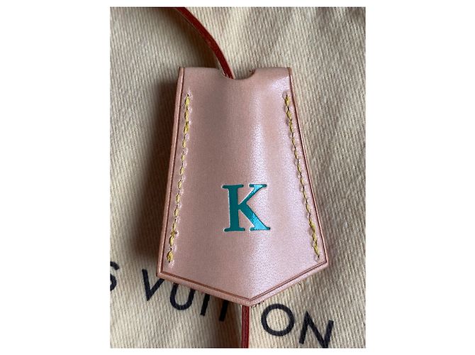 Louis Vuitton Ciondolo da borsa clochette Beige Verde - vista 2