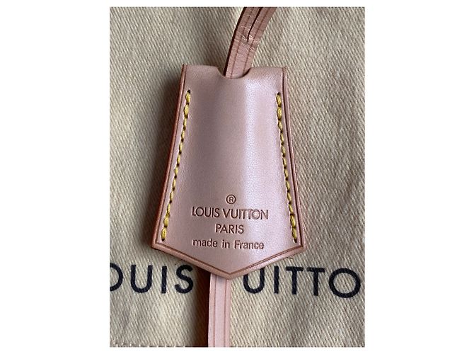 Louis Vuitton Ciondolo da borsa clochette Beige Verde - vista 3