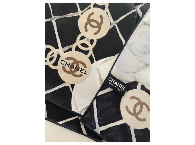 CHANEL Schal mit Kamelien Mehrfarben - Ansicht 4