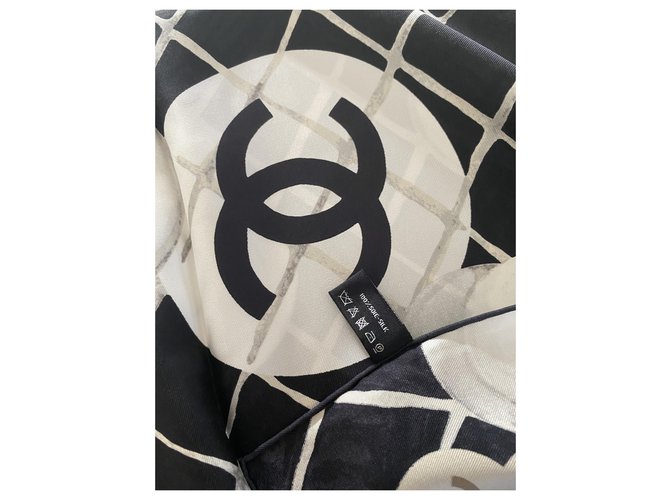 CHANEL Schal mit Kamelien Mehrfarben - Ansicht 5