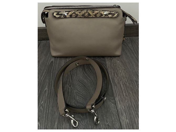 Fendi By The Way Tasche Leder Beige Grau Schlangen Details - Ansicht 2