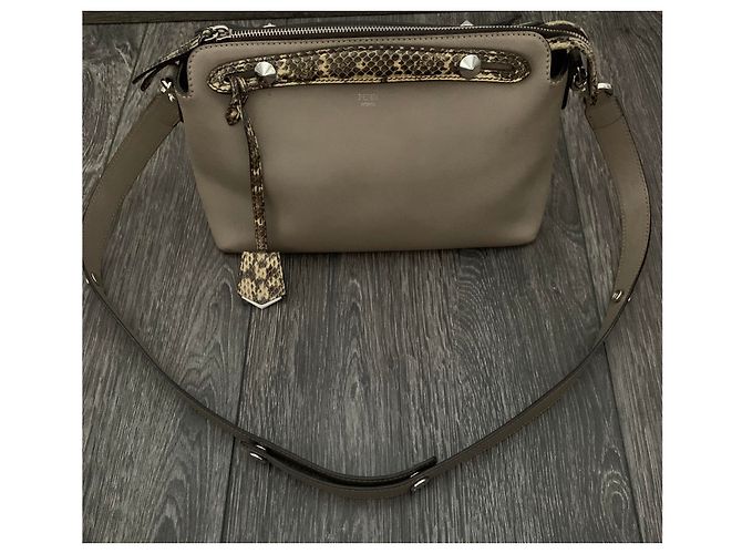 Fendi By The Way Tasche Leder Beige Grau Schlangen Details - Ansicht 8