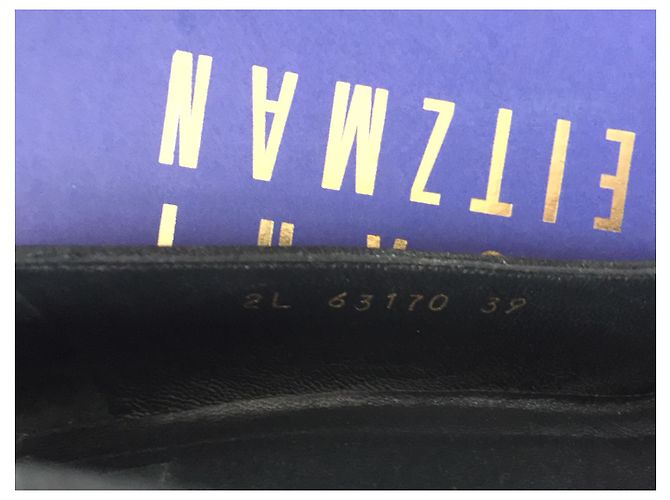 Stuart Weitzman Little Bow schwarze Krepppumps mit Kätzchenabsatz - Ansicht 5