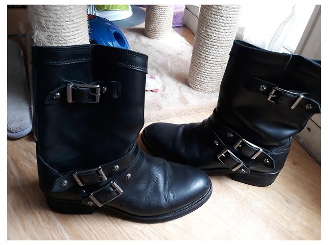 Botas Biker The Kooples de cuero negro con calaveras plateadas - vista 2