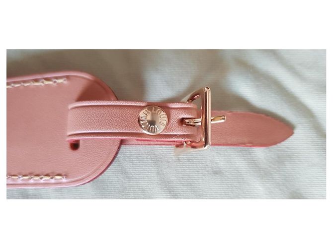 Charm Louis Vuitton de cuero beige - vista 4