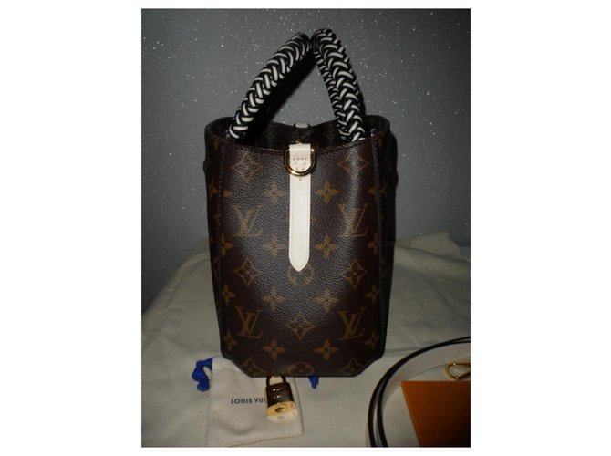 Louis Vuitton Montaigne Marrone - vista 4