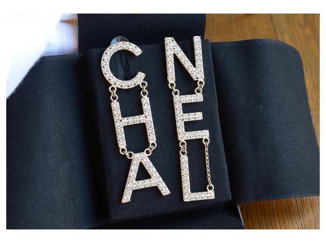 Orecchini con logo Chanel "CHA NEL" Argento D'oro - vista 2