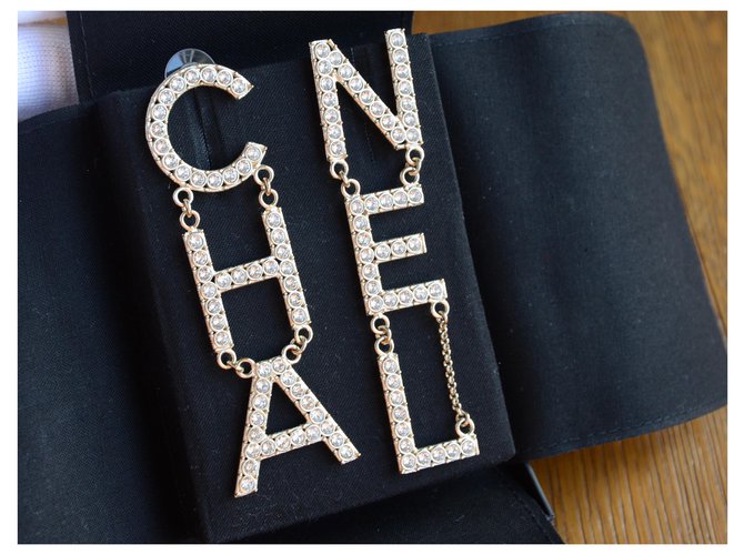 Orecchini con logo Chanel "CHA NEL" Argento D'oro - vista 3