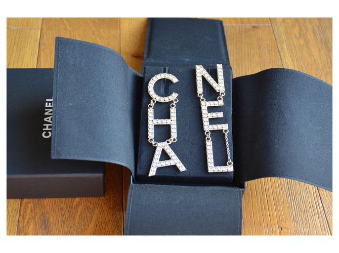 Orecchini con logo Chanel "CHA NEL" Argento D'oro - vista 4