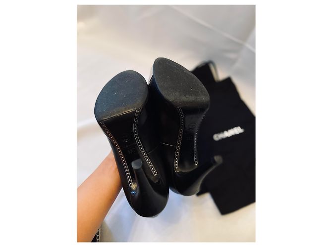 Décolleté Chanel in pelle nera con tacco 10 cm Nero - vista 9
