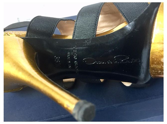 Oscar de la Renta Sandali bandage in vernice nera e oro Nero D'oro - vista 8