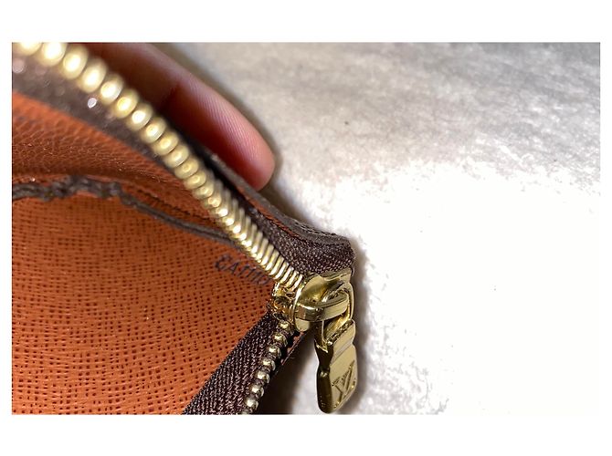 Louis Vuitton key pouch without chain Brown - view 7