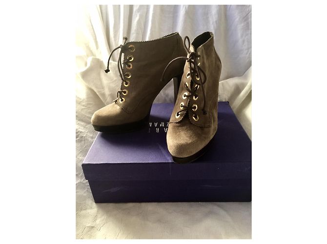 Stuart Weitzman Wildlederstiefeletten mit überbackenen Details Taupe - Ansicht 2