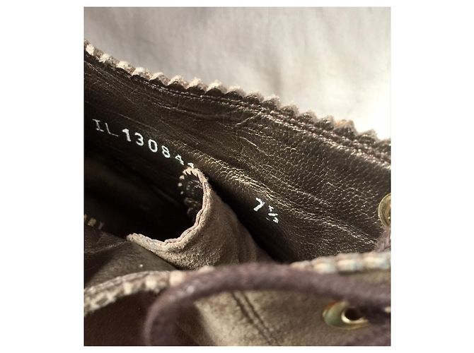 Stuart Weitzman Wildlederstiefeletten mit überbackenen Details Taupe - Ansicht 7