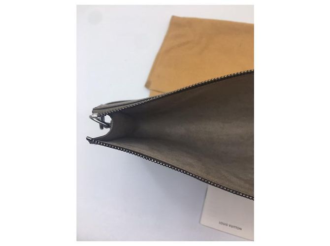 Clutch Louis Vuitton in pelle Epi taupe - vista 9
