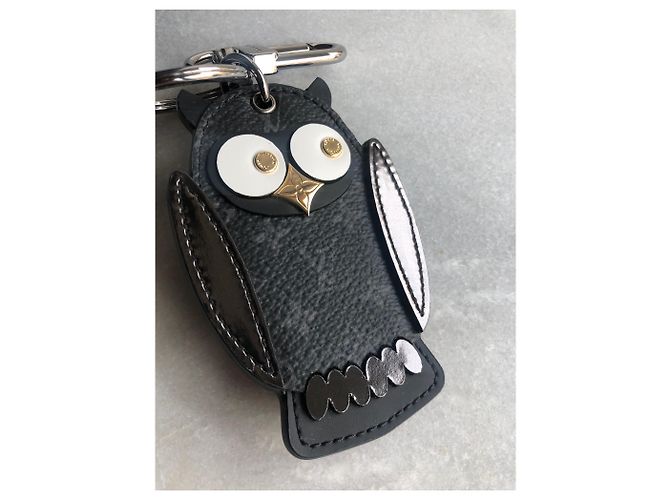 Louis Vuitton Portachiavi LV Owl Grigio - vista 3