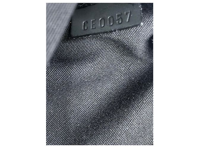 Louis Vuitton Borsa Segur in Pelle Epi Nera Nero - vista 18