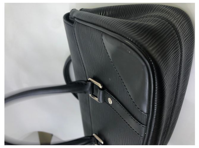Louis Vuitton Borsa Segur in Pelle Epi Nera Nero - vista 8