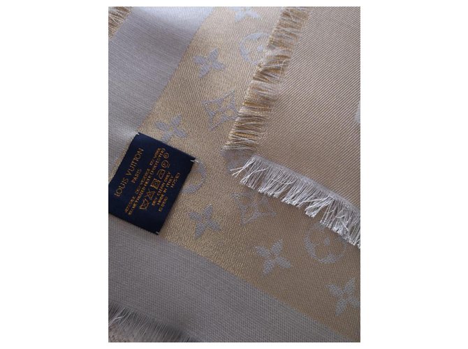 Louis Vuitton Il monogramma Louise Vuitton risplende Beige - vista 4