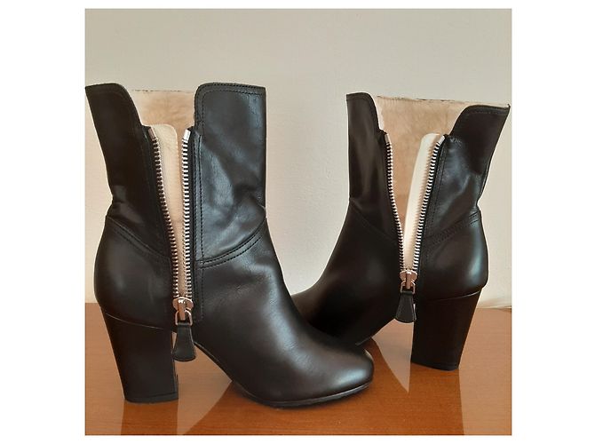 Chanel Stivaletto in pelle con pelo Nero - vista 3