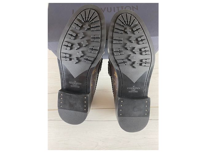Louis Vuitton Mocassino Voltaire Marrone - vista 10